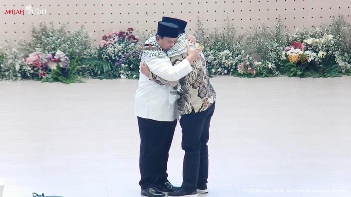 Momen Prabowo Sambut Dubes Palestina hingga Dikalungi Sorban di Gontor