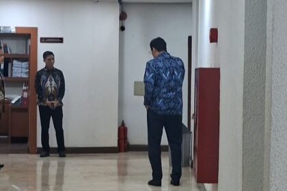 Detik-Detik Pergantian Menkeu: Gestur Membungkuk Purbaya Usai Menerima Telepon Dari "Bapak"