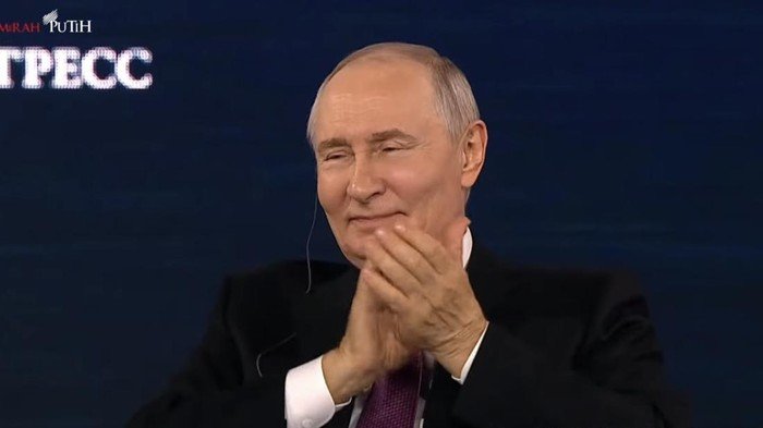 Presiden Prabowo Kutip Pepatah Rusia 'Odin v Pole Ne Voin', Putin Tersenyum dan Tepuk Tangan