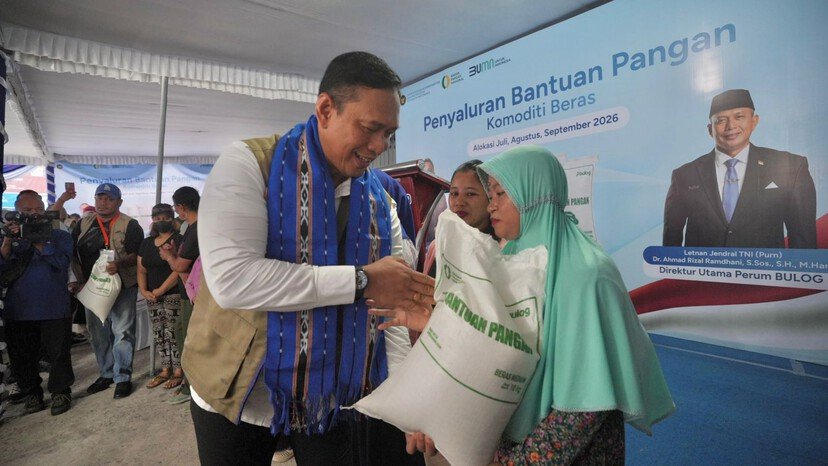 Dirut BULOG dan Menko Pangan Pastikan Bantuan Pangan Menjangkau Masyarakat hingga Wilayah Timur Indonesia 3 Dirut BULOG dan Menko Pangan Pastikan Bantuan Pangan Menjangkau Masyarakat hingga Wilayah Timur Indonesia