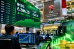 IHSG hari ini berpeluang menguat terbatas setelah harga minyak dunia turun dan bursa global menguat, tetapi tekanan jual asing masih menjadi perhatian investor.