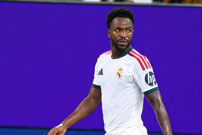 Real Madrid menang 2-1 atas Inter Milan setelah sempat bermain dengan 10 pemain akibat insiden pergantian Vinicius Junior.