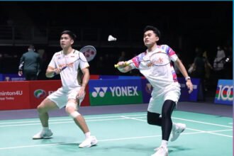 Leo Rolly Carnando/Daniel Marthin membuat kejutan dengan menumbangkan pasangan nomor satu dunia Kim Won Ho/Seo Seung Jae di China Masters 2026.