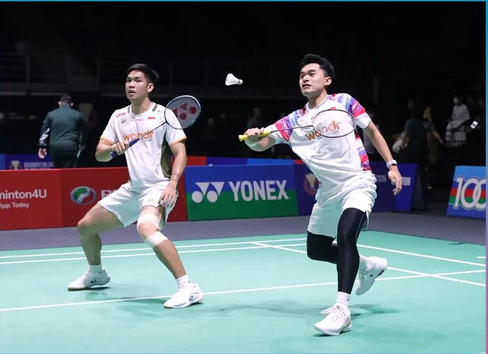Leo Rolly Carnando/Daniel Marthin membuat kejutan dengan menumbangkan pasangan nomor satu dunia Kim Won Ho/Seo Seung Jae di China Masters 2026.