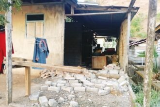 Korban meninggal dunia akibat gempa bumi magnitudo 7,7 yang mengguncang Nusa Tenggara Timur (NTT) terus bertambah, korban meninggal 136 orang.