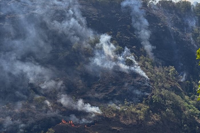 Karhutla di TNGR meluas hingga sekitar 1.098,75 hektare dan masih menyisakan titik api di lereng utara Puncak Sangkareang.