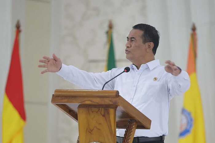 Mentan Andi Amran Sulaiman mengingatkan 3.738 mahasiswa baru UMRI menjauhi korupsi dan membangun integritas melalui kejujuran, kerja keras, serta kemandirian.