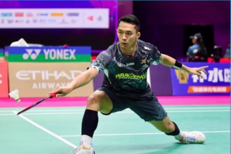 Jonatan Christie lolos ke 16 besar China Masters 2026 setelah mengalahkan Leong Jun Hao dua gim langsung dan selanjutnya menghadapi Jason Gunawan.