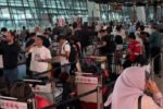 Erupsi Gunung Anak Krakatau memicu penyebaran abu vulkanik yang berdampak terhadap operasional penerbangan di sejumlah bandara pada Minggu, 6 September 2026.