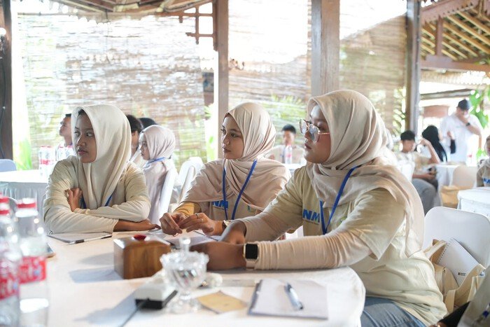 Lebih dari Beasiswa, PNM Bekali Anak Nasabah Mekaar Jadi Future Changemaker 2 Lebih dari Beasiswa, PNM Bekali Anak Nasabah Mekaar Jadi Future Changemaker