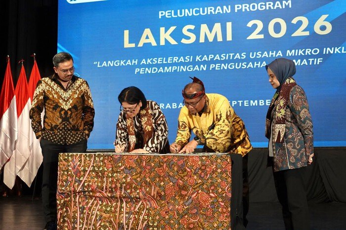 PNM Bersama Kementerian UMKM Luncurkan Program Laksmi, Perkuat Sinergi Pemberdayaan Usaha Mikro Perempuan 2 PNM Bersama Kementerian UMKM Luncurkan Program Laksmi, Perkuat Sinergi Pemberdayaan Usaha Mikro Perempuan