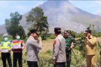 Personel gabungan bersiap membantu penanganan dampak erupsi Gunung Sinabung di Kabupaten Karo, Sumatera Utara.