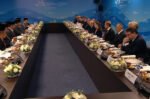 Presiden Prabowo Subianto bersama Presiden Rusia Vladimir Putin dalam jamuan santap siang di Vladivostok.
