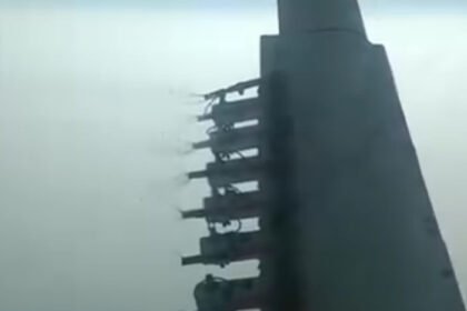 BNPB mengerahkan OMC hibrida untuk membantu mengurangi sebaran abu vulkanik Gunung Anak Krakatau.