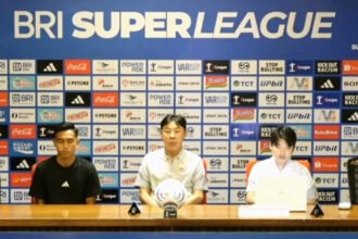 Shin Tae-yong memimpin Persija Jakarta menghadapi persiapan jelang duel panas melawan Persib Bandung di SUGBK.