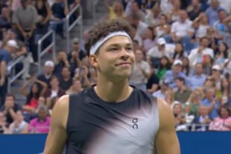 Ben Shelton memastikan tempat di final US Open 2026 setelah mengalahkan Frances Tiafoe dalam semifinal sesama petenis Amerika.