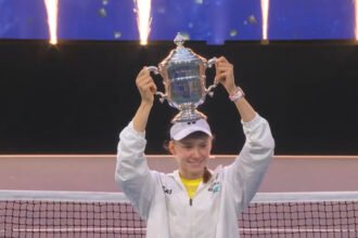 Elena Rybakina merayakan gelar US Open 2026 setelah mengalahkan Aryna Sabalenka di final.