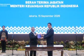 Purbaya Yudhi Sadewa menyerahkan jabatan Menteri Keuangan kepada Suahasil Nazara dalam prosesi sertijab di Jakarta, Selasa (15/9/2026).