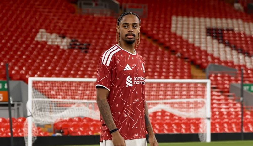 Bradley Barcola menjadi sorotan setelah Paul Merson mempertanyakan kecocokannya dengan kebutuhan Liverpool.