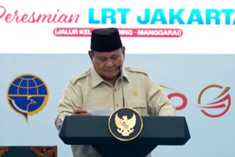 Presiden Prabowo meresmikan LRT Jakarta Kelapa Gading-Manggarai dan menyampaikan pantun tentang transportasi, konektivitas, serta kemajuan Indonesia.
