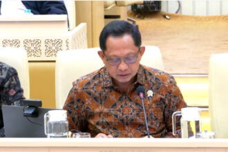 Mendagri Tito Karnavian saat mengikuti rapat bersama Komisi II DPR membahas pengelolaan aset daerah dan persoalan pertanahan di Jakarta.