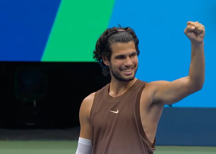 Carlos Alcaraz membawa kabar positif mengenai kondisi pergelangan tangannya setelah berhasil melewati US Open 2026 tanpa mengalami kemunduran cedera.