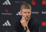 Michael Carrick harus menerima kenyataan Manchester United tersingkir dari Carabao Cup setelah kalah 2-3 dari Brighton.