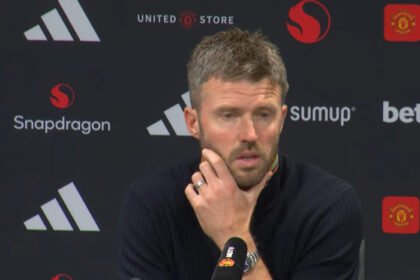 Michael Carrick harus menerima kenyataan Manchester United tersingkir dari Carabao Cup setelah kalah 2-3 dari Brighton.