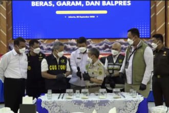Pemerintah memperkuat pengawasan impor setelah Bea Cukai menindak kasus beras, garam, dan pakaian bekas ilegal dengan nilai ekonomi sekitar Rp27,33 miliar.