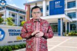 Kemendikdasmen memastikan sekolah lama tetap dibenahi bersamaan dengan pembangunan Sekolah Nasional Terintegrasi di berbagai daerah.