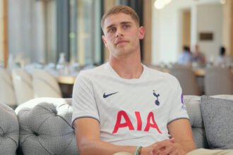 Micky van de Ven menjadi salah satu bek Tottenham yang dikaitkan dengan Liverpool untuk rencana regenerasi lini belakang.