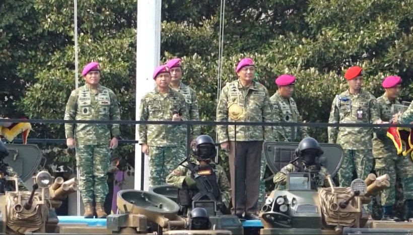 Korps Marinir TNI AL menerima 12 AAV M-35 buatan Amerika Serikat, dengan rencana penguatan bertahap hingga mencapai 105 unit pada 2028.