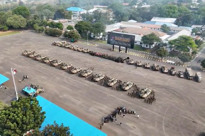 TNI AL menerima 12 AAV M-35 dari Amerika Serikat sebagai tahap awal pengadaan 105 ranpur amfibi yang akan memperkuat tiga komando pasukan pendarat hingga 2028.
