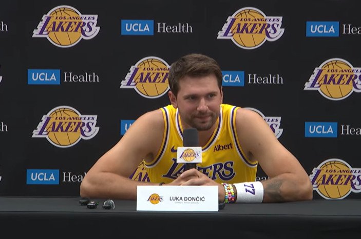 Luka Doncic menyoroti perkembangan pesat Adou Thiero menjelang musim NBA 2026-27 bersama Los Angeles Lakers.