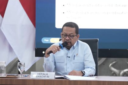 Program PLTS 100 GWp mendorong ketersediaan listrik 24 jam di sejumlah pulau terluar, sekaligus membantu pendidikan, rumah tangga, dan produktivitas nelayan.