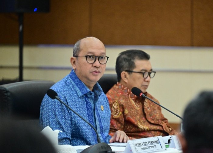 Menteri Investasi dan Hilirisasi sekaligus CEO Danantara Rosan Perkasa Roeslani mengungkap perkiraan porsi saham Danantara dalam proses demutualisasi BEI.