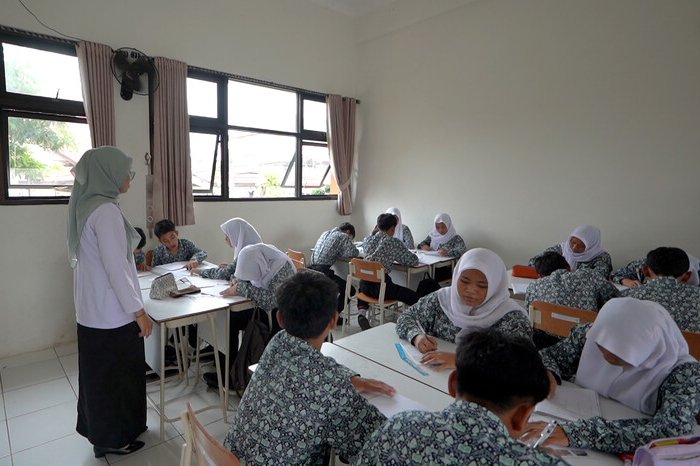 Lebih dari 44.000 anak dari keluarga miskin kembali memperoleh akses pendidikan gratis dari jenjang SD hingga SMA.