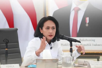 Pemerintah menyediakan SISKOP2MI untuk membantu masyarakat menemukan lowongan kerja luar negeri sekaligus mengikuti proses penempatan PMI secara resmi.