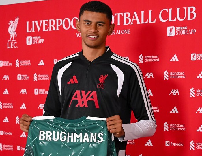 Liverpool mengamankan kiper muda Belgia Lucca Brughmans dari Genk dengan nilai transfer hingga £30 juta atau sekitar Rp718,77 miliar.