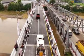 Jembatan permanen Krueng Tingkeum di Kutablang, Bireuen, kembali dibuka untuk kendaraan setelah pembangunan pascabencana selesai.