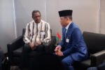 Menlu RI Sugiono bersama Menlu Burkina Faso Karamoko Jean-Marie Traoré seusai penandatanganan kerja sama di Markas Besar PBB, New York.