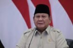 Presiden Prabowo Subianto mengimbau masyarakat tetap tenang dan waspada menghadapi aktivitas Gunung Anak Krakatau.