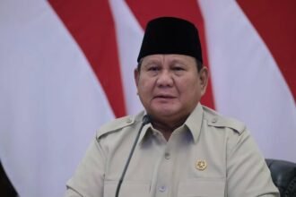 Presiden Prabowo Subianto mengimbau masyarakat tetap tenang dan waspada menghadapi aktivitas Gunung Anak Krakatau.