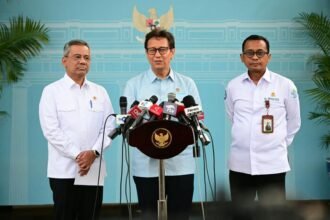 Pemerintah menyiapkan Rp20 triliun untuk membantu arus kas BPJS Kesehatan, sementara Prabowo meminta antrean dipersingkat dan layanan pasien disetarakan.