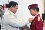 Pemerintah menyiapkan pendidikan gratis dari TK hingga perguruan tinggi, disertai revitalisasi sekolah, penguatan guru, serta perluasan program pendidikan afirmasi.