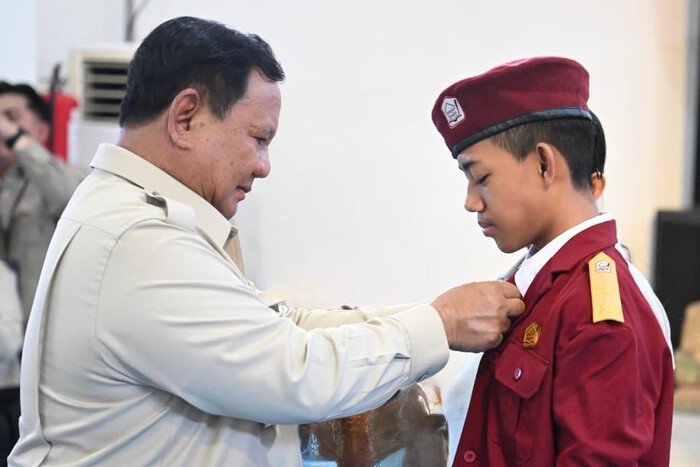 Pemerintah menyiapkan pendidikan gratis dari TK hingga perguruan tinggi, disertai revitalisasi sekolah, penguatan guru, serta perluasan program pendidikan afirmasi.