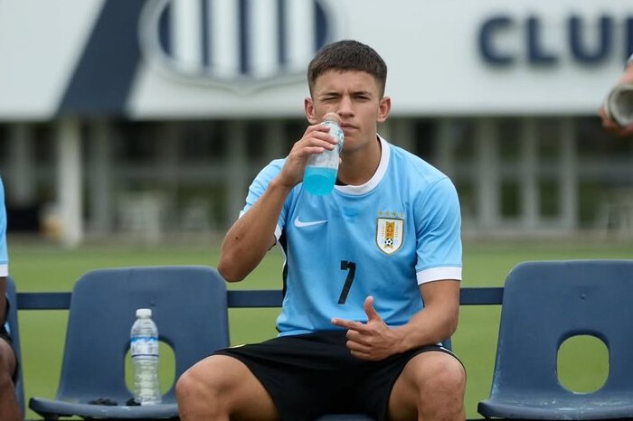 Liverpool memantau Nicolas Scotti dan perkembangan kontrak Alex Scott menjelang bursa transfer berikutnya.