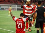 Madura United membalikkan keadaan setelah tertinggal dari PSIM Yogyakarta dan mengakhiri laga dengan kemenangan 2-1