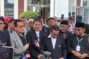 Gus Nur Sesumbar Siap Cium Kaki Orang yang Bisa Tunjukkan Ijasah Asli Jokowi di Persidangan