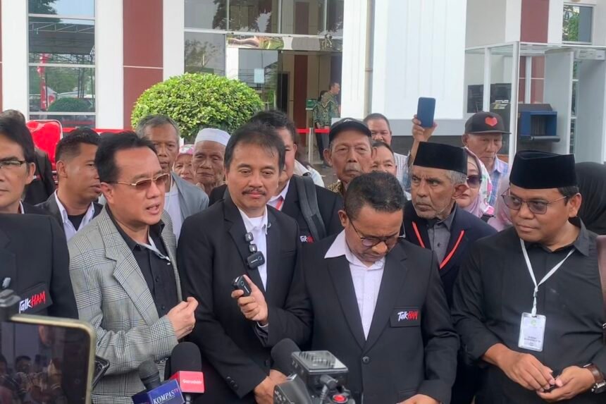 Gus Nur Sesumbar Siap Cium Kaki Orang yang Bisa Tunjukkan Ijasah Asli Jokowi di Persidangan